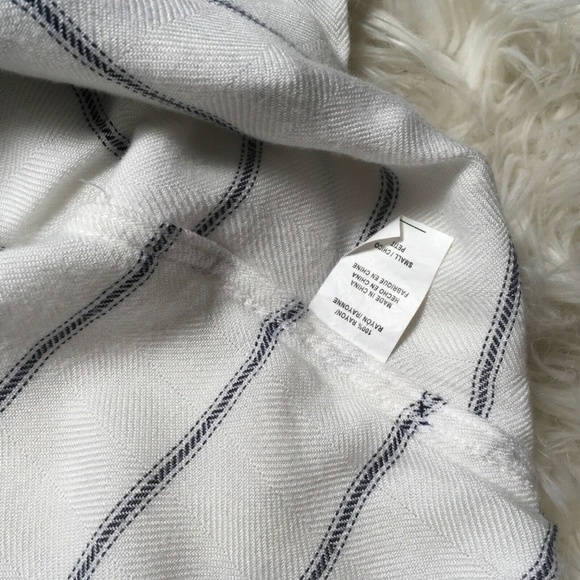 Rails Women White Blue striped Long Sleeve Button - Picture 4 of 8